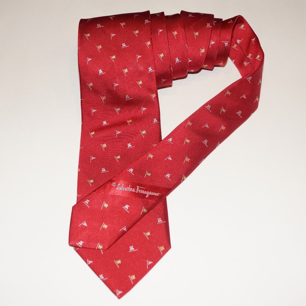 Men's SALVATORE‎ FERRAGAMO classic silk neck tie.